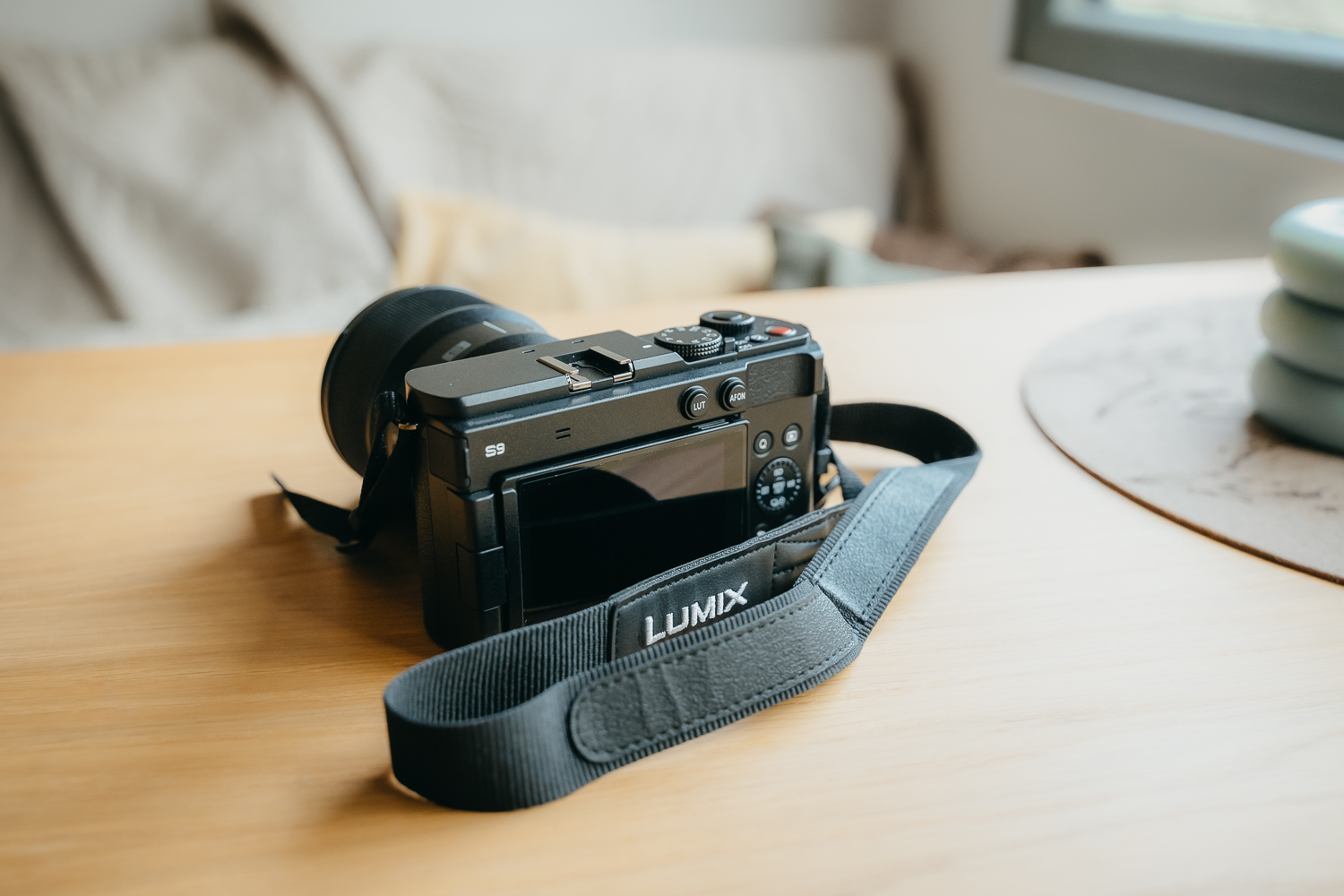 recenze lumix DC-S9