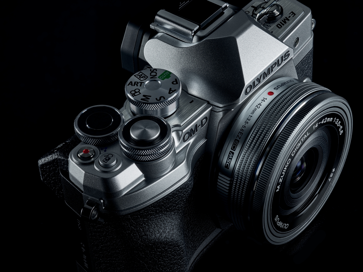 OLYMPUS E-M10 Mark IV