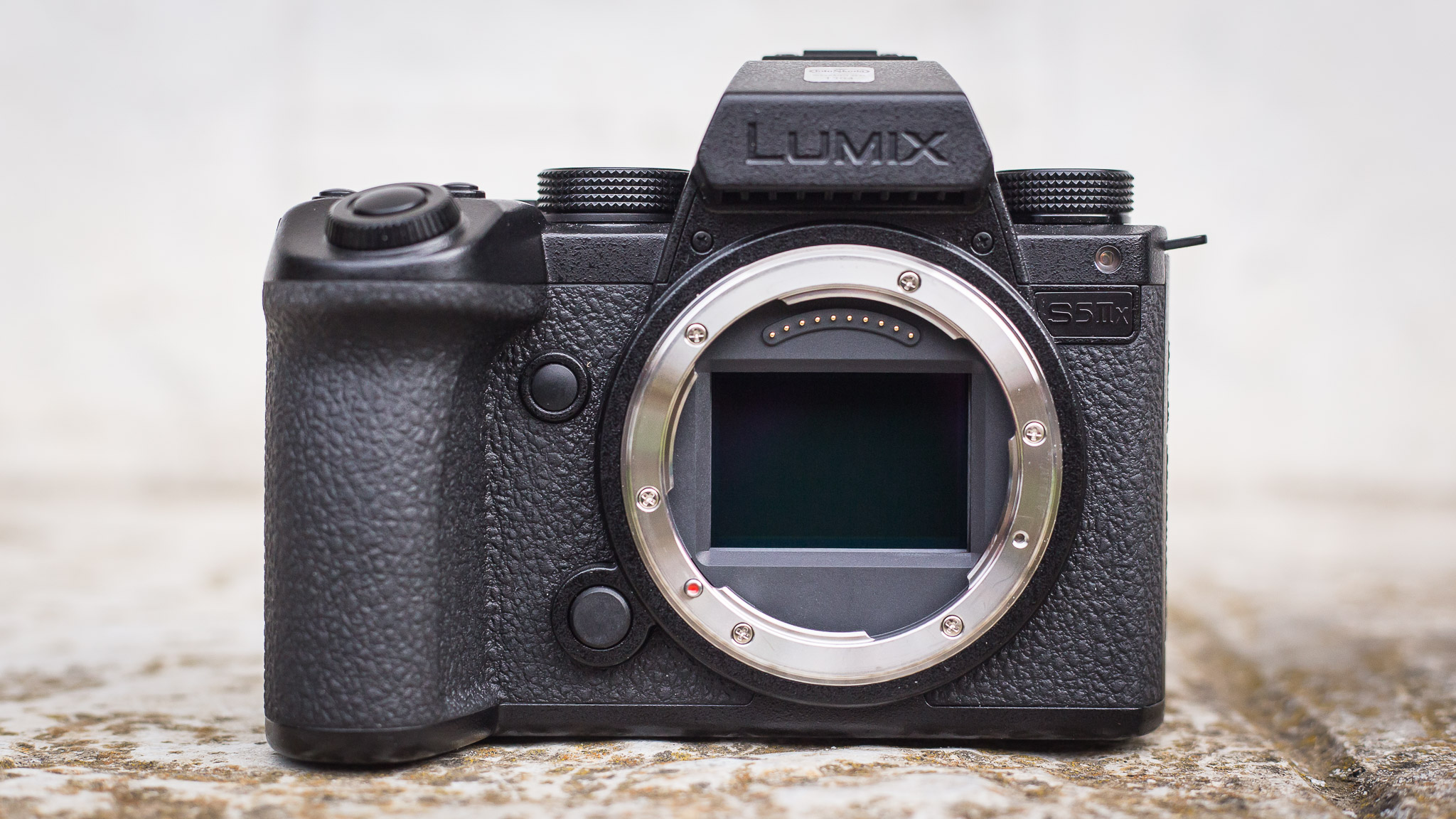 Panasonic LUMIX DC-S5 IIx - img1 tělo