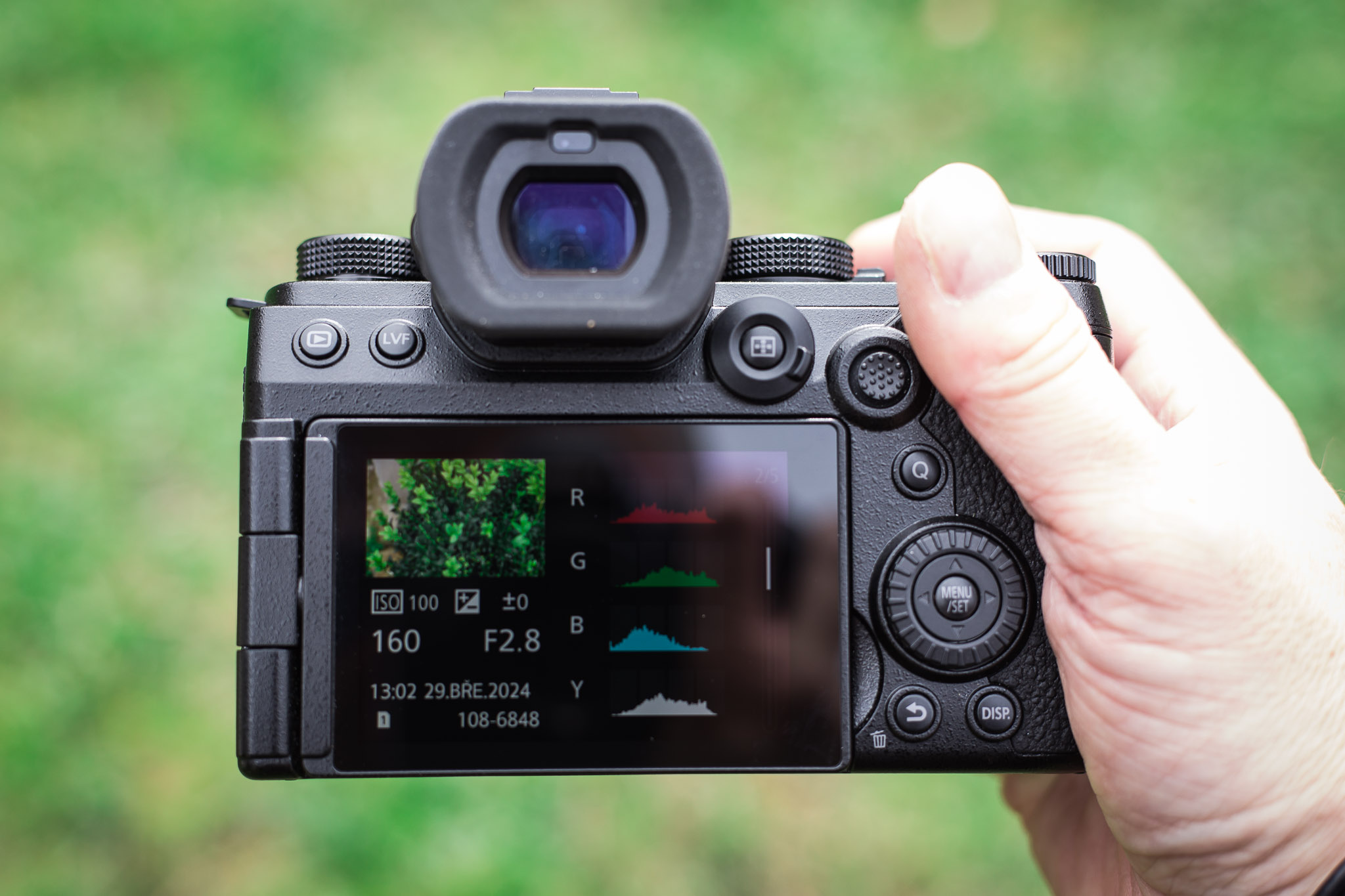 Panasonic LUMIX DC-S5 IIx - img7 LCD ovládání